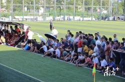 英雄联盟总决赛2025-包含精彩胜负对决，场下欢呼不断的词条