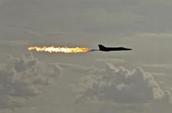 英雄联盟总决赛门票-黄黑风暴与红色闪电，当足球战术击穿赛道，罗德里如何用F1接管艺术证明唯一性