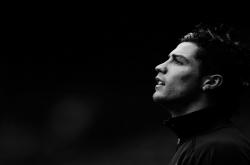 英雄联盟总决赛直播-双面足球，贝林厄姆的闪耀与厄瓜多尔的铁血压制