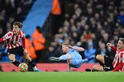 英雄联盟总决赛-包含卡诺斯发出致胜一球，赢得比赛的词条