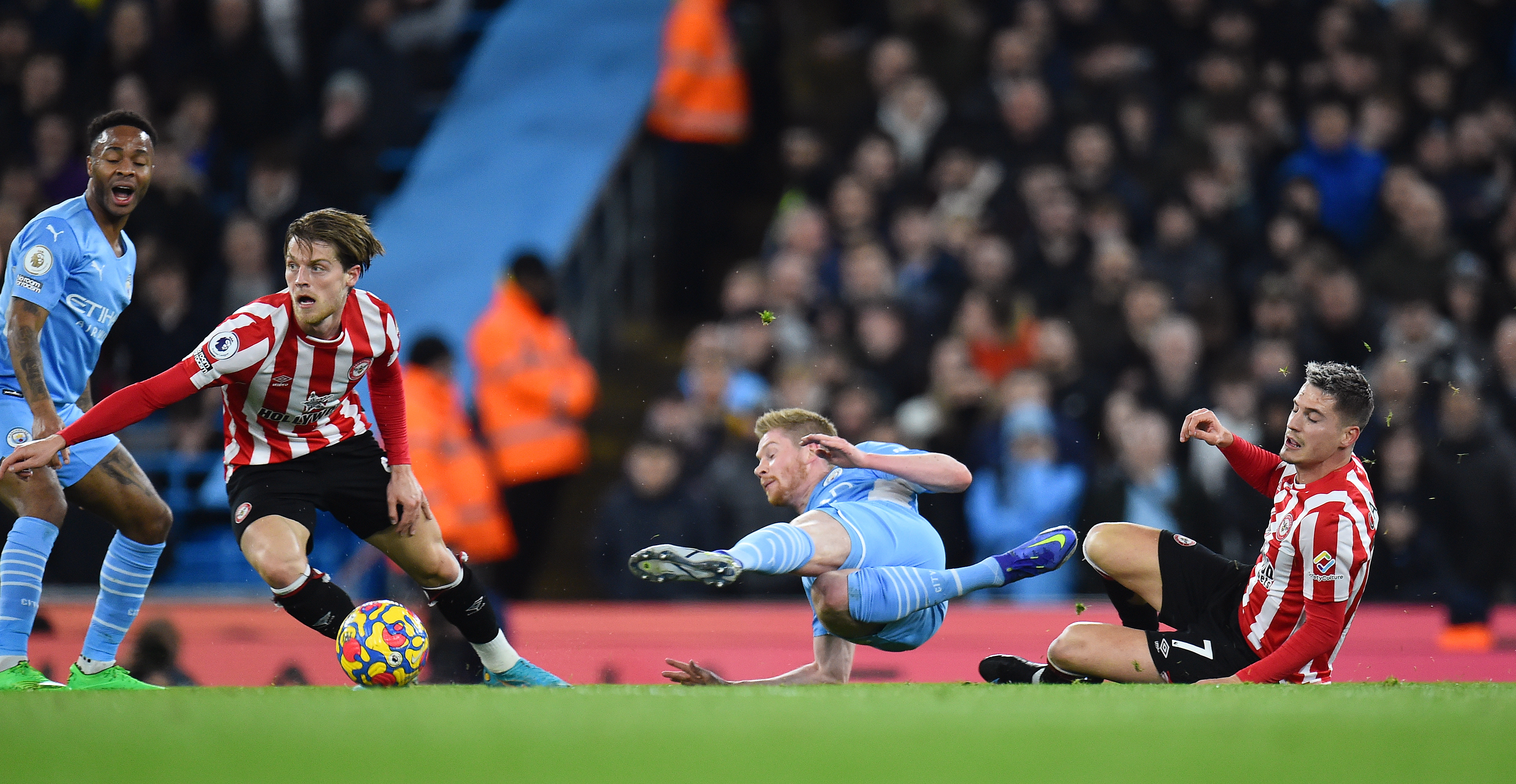 包含卡诺斯发出致胜一球，赢得比赛的词条