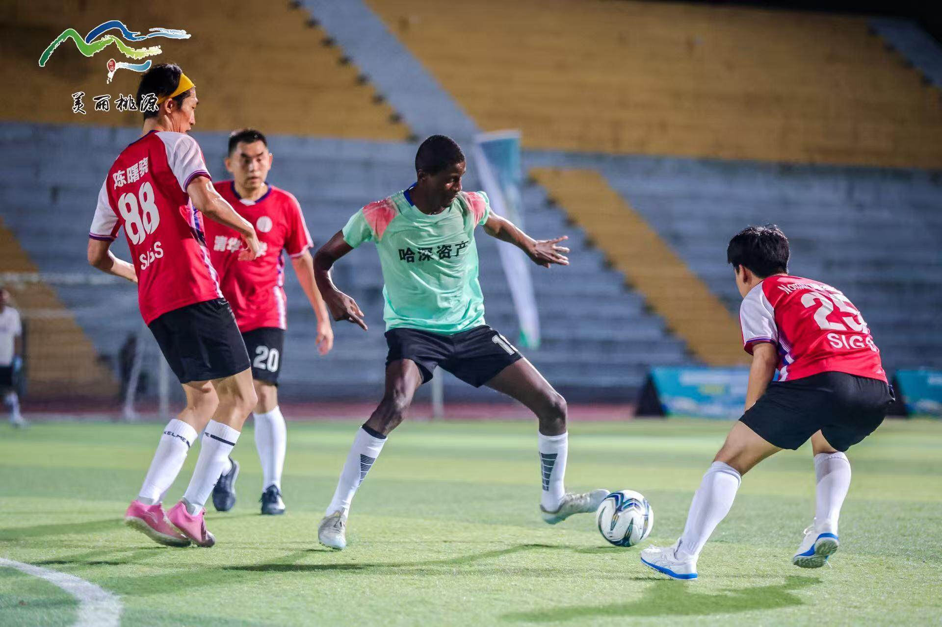 场地足球赛事成为城市时尚运动的简单介绍