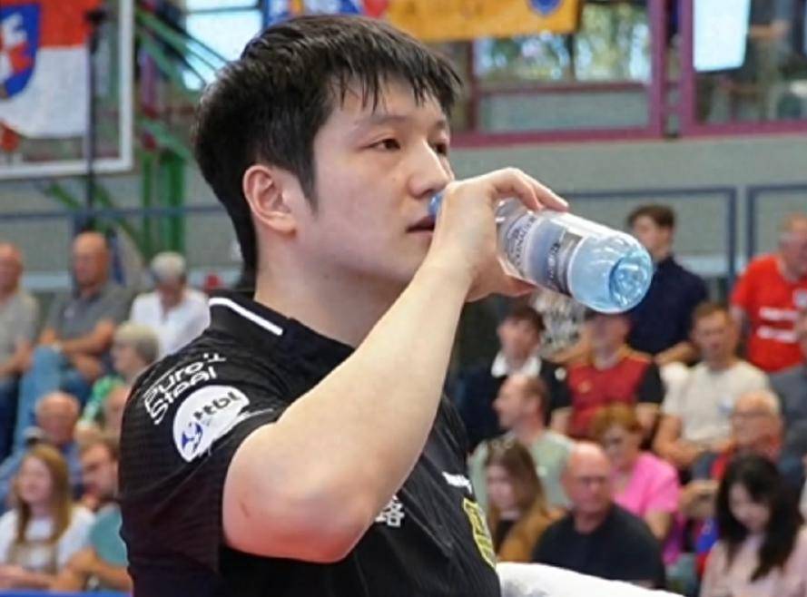 关于乒乓球选手爆冷获胜，专家预测失准的信息