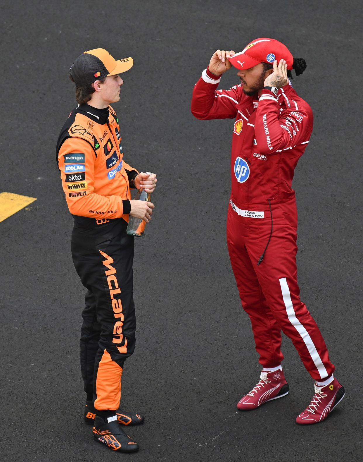 红牛车队逆转哈斯车队，汉密尔顿统治全场