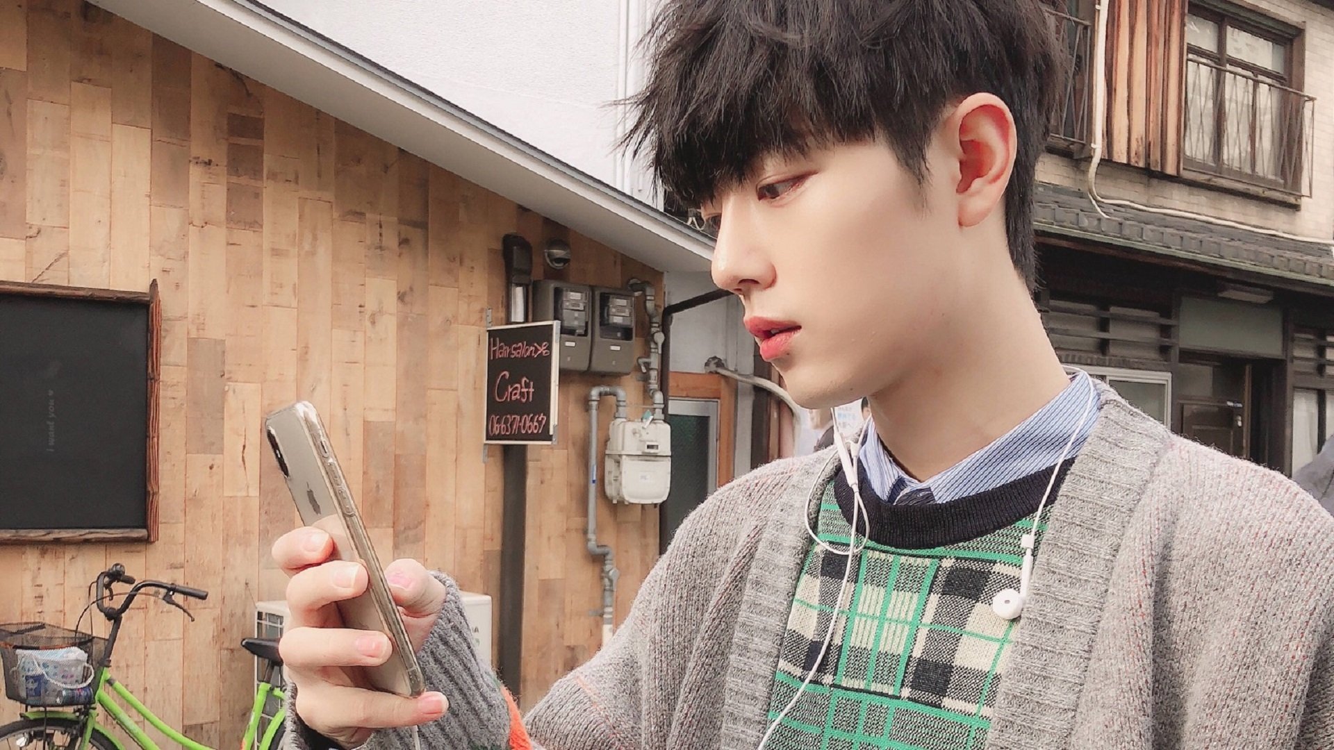 双面足球，贝林厄姆的闪耀与厄瓜多尔的铁血压制