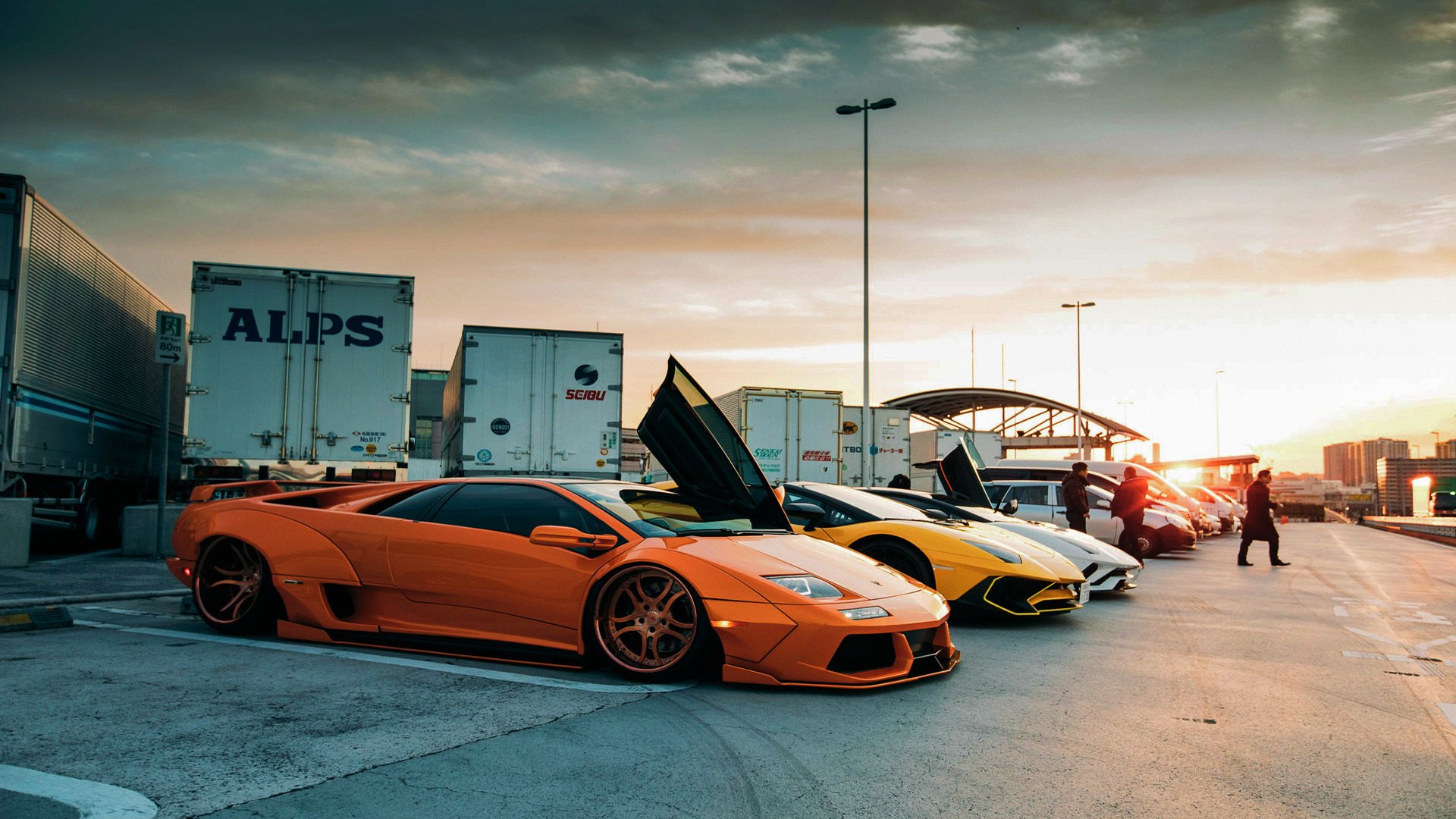 传奇共振，当拜仁的绿茵铁蹄强压巴斯克，阿圭罗的赛车引擎轰鸣街头