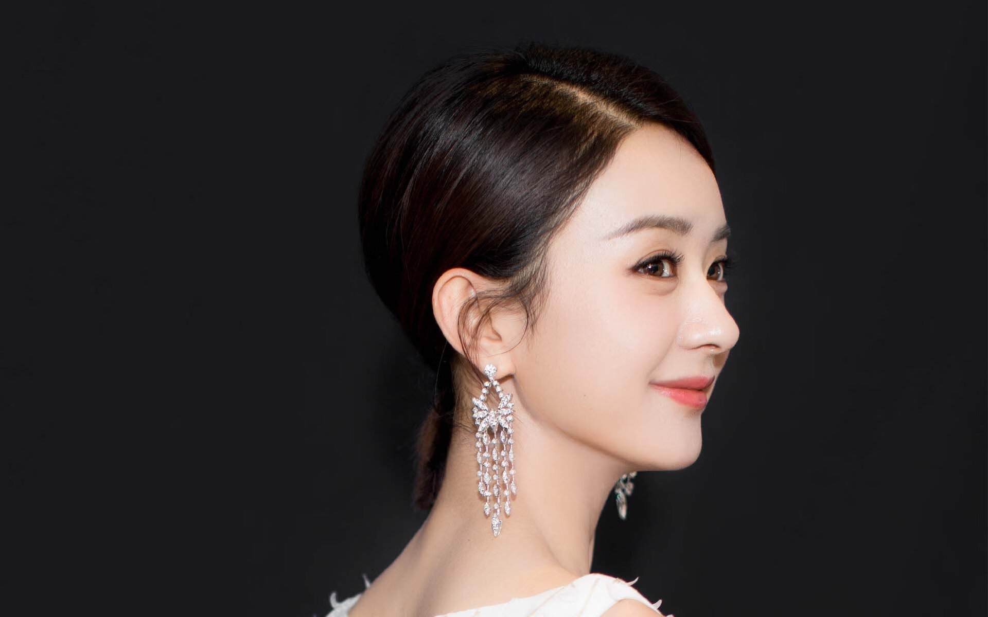 拉文斩断软蛋标签，步行者对阵76人焦点战闪耀证明自我